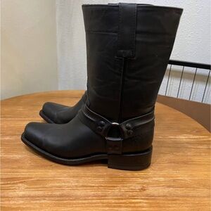 Unisex Black Leather Boots men’s 6 women’s 8